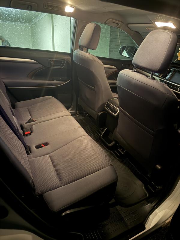 Toyota Kluger second row