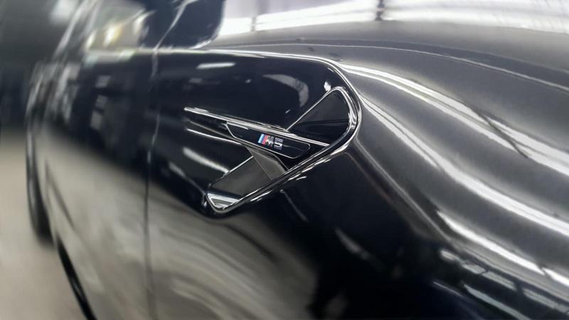 BMW M5 side vent
