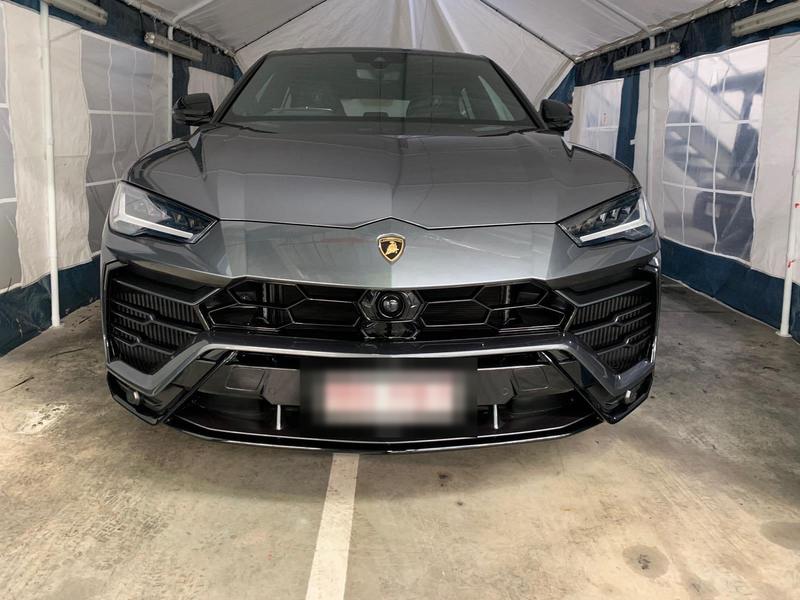 Lamborghini Urus front